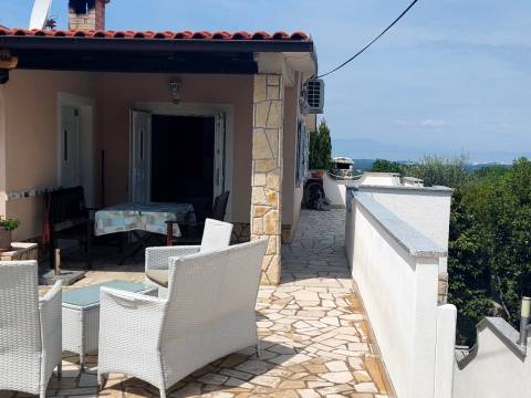 Krk-okolica, kuća 900 m  od mora