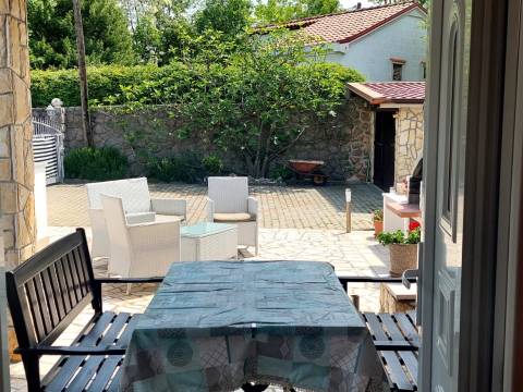 Krk-okolica, kuća 900 m  od mora
