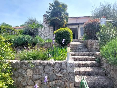 Krk-okolica, kuća 900 m  od mora
