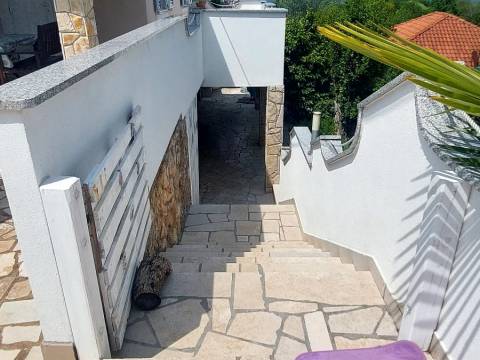 Krk-okolica, kuća 900 m  od mora