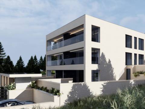 Građevno zemljište 15 m od mora, sa projektima i građevnom dozvolom za 6 stambenih jedinica,
