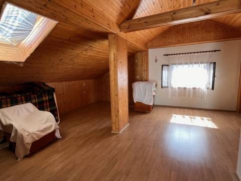 Vir, Kuća sa 2 stana i garažom 450m do mora