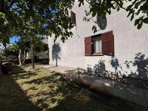 Vir, Kuća sa 2 stana i garažom 450m do mora