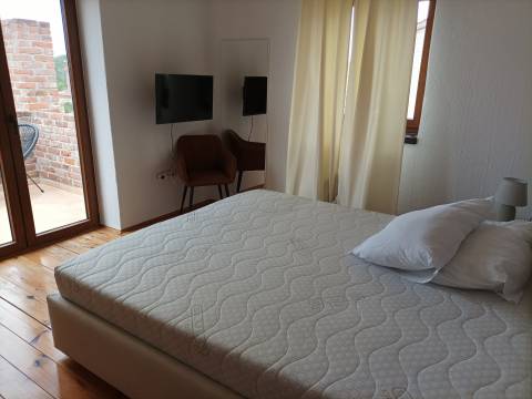 Kamena vila s bazenom!