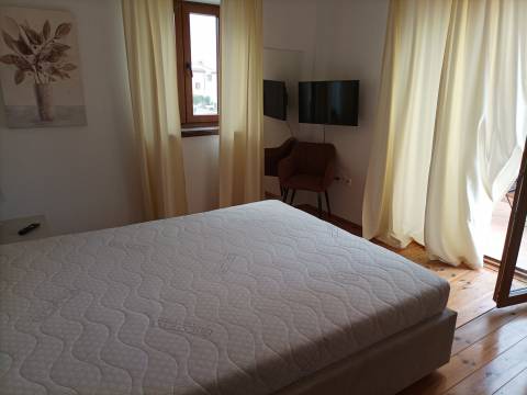 Kamena vila s bazenom!