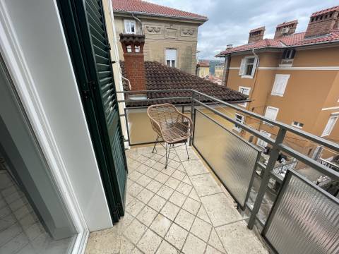 Opatija, u centru, etaža od 97 m2 na 1 katu, 2 balkona