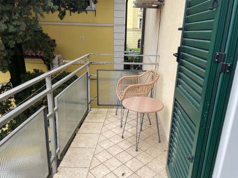Opatija, u centru, etaža od 97 m2 na 1 katu, 2 balkona
