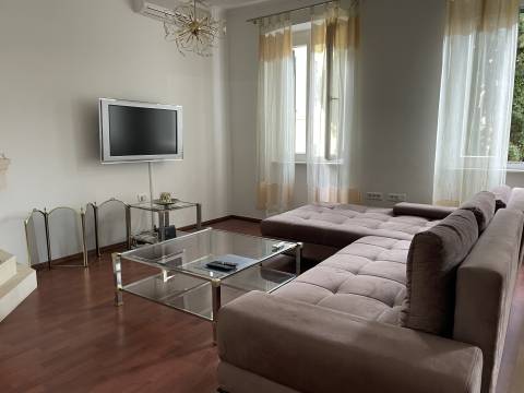 Opatija, u centru, etaža od 97 m2 na 1 katu, 2 balkona