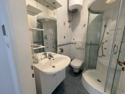 Opatija, u centru, etaža od 97 m2 na 1 katu, 2 balkona