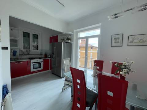 Opatija, u centru, etaža od 97 m2 na 1 katu, 2 balkona