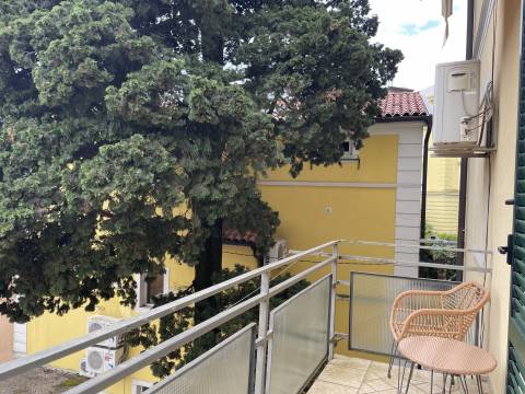 Opatija, u centru, etaža od 97 m2 na 1 katu, 2 balkona