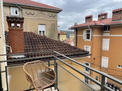 Opatija, u centru, etaža od 97 m2 na 1 katu, 2 balkona