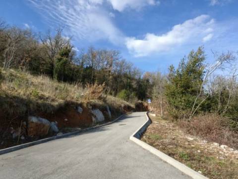 Ika-Oprić građevinsko zemljište 1321 m2 s građ. dozvolom
