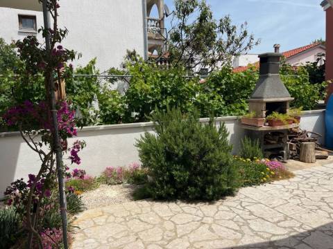 Vir, 170m do plaže TOP  Kuća 3 apartmana + studio