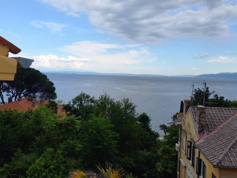 Opatija, Volosko, stan u staroj vili s terasom