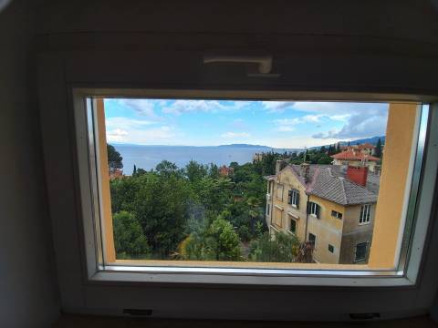 Opatija, Volosko, stan u staroj vili s terasom