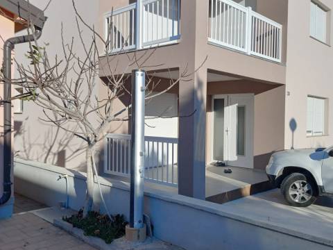 Vir, kuca sa dva apartmana na mirnoj lokaciji