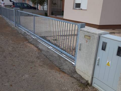 Vir, kuca sa dva apartmana na mirnoj lokaciji