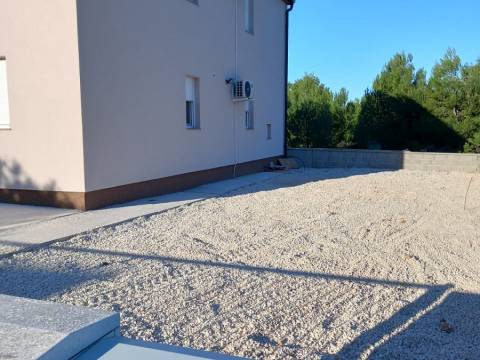 Vir, kuca sa dva apartmana na mirnoj lokaciji