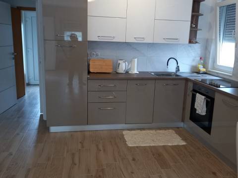 Vir, kuca sa dva apartmana na mirnoj lokaciji