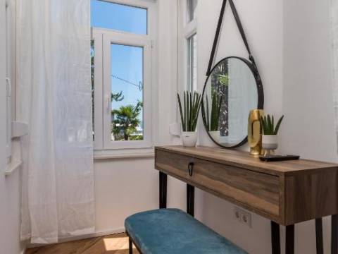 Opatija stan 3S+DB, 1.kat, 100 m2, 2.red od mora
