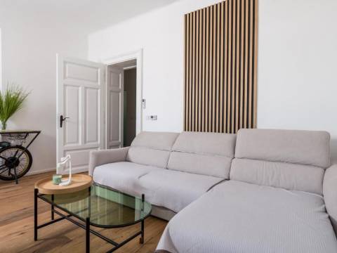 Opatija stan 3S+DB, 1.kat, 100 m2, 2.red od mora
