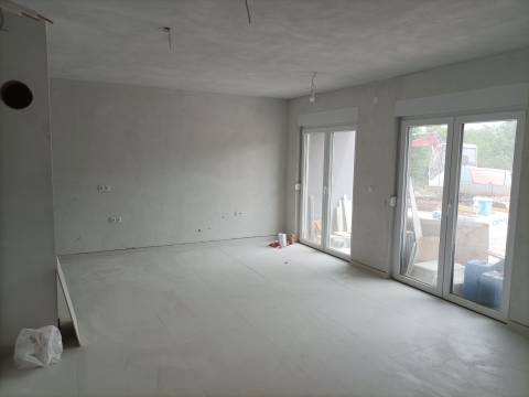 Stan u prizemlju 2S+DB u okolici Buja!