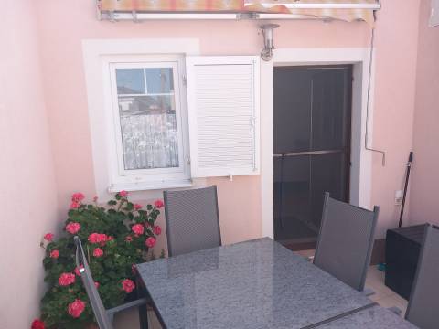 GRIŽANE - KUĆA SA TRI STANA 