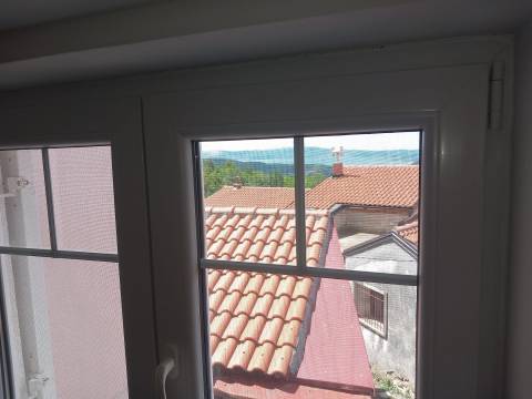GRIŽANE - KUĆA SA TRI STANA 