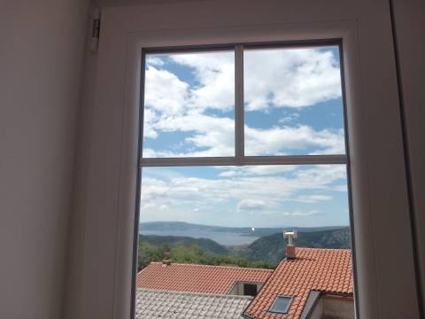 GRIŽANE - KUĆA SA TRI STANA 