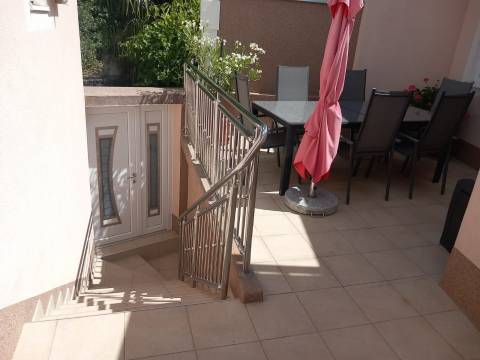 GRIŽANE - KUĆA SA TRI STANA 