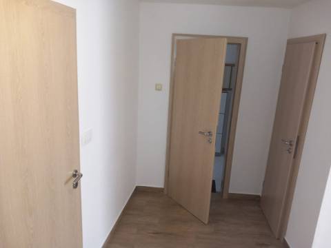 GRIŽANE - KUĆA SA TRI STANA 