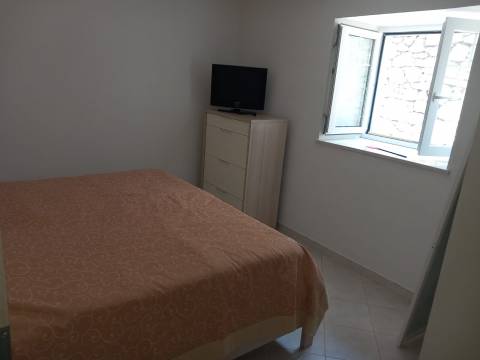 GRIŽANE - KUĆA SA TRI STANA 