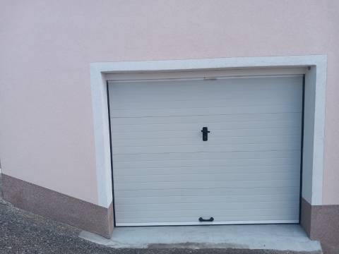 GRIŽANE - KUĆA SA TRI STANA 