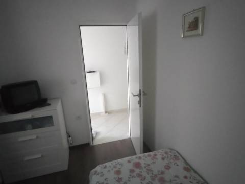 Stan u kući 200 metara od mora, Bunica 