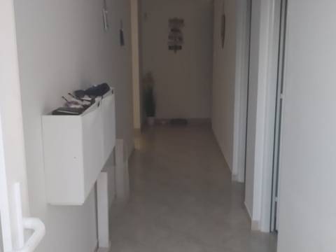 Stan u kući 200 metara od mora, Bunica 