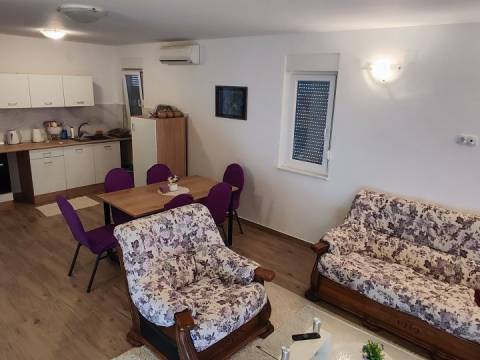 Vir, Kat kuće sa dvosobnim stanom, 350m do mora