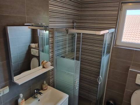 Vir, Kat kuće sa dvosobnim stanom, 350m do mora
