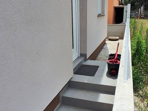 Vir, Kat kuće sa dvosobnim stanom, 350m do mora