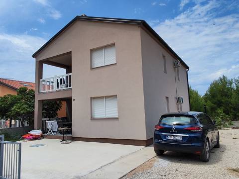 Vir, Kat kuće sa dvosobnim stanom, 350m do mora
