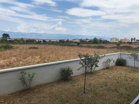 Vir,Nova zgrada sa četiri apartmana,400m do mora