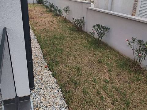 Vir,Nova zgrada sa četiri apartmana,400m do mora