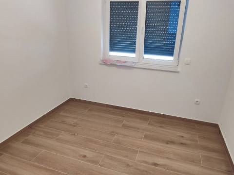 Vir,Nova zgrada sa četiri apartmana,400m do mora
