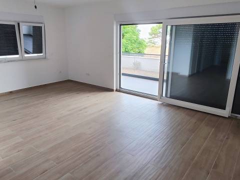 Vir,Nova zgrada sa četiri apartmana,400m do mora