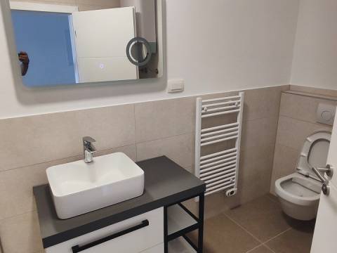 Vir,Nova zgrada sa četiri apartmana,400m do mora