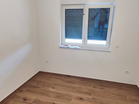 Vir,Nova zgrada sa četiri apartmana,400m do mora