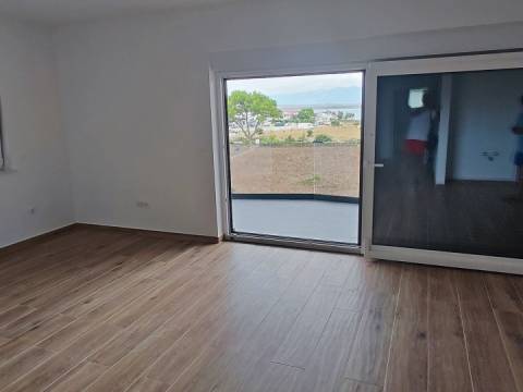 Vir,Nova zgrada sa četiri apartmana,400m do mora