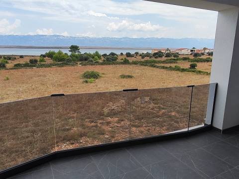 Vir,Nova zgrada sa četiri apartmana,400m do mora