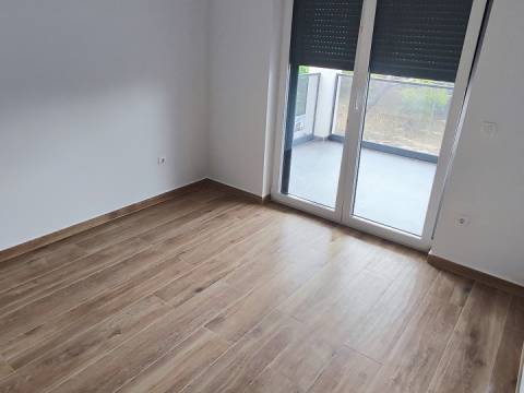 Vir,Nova zgrada sa četiri apartmana,400m do mora