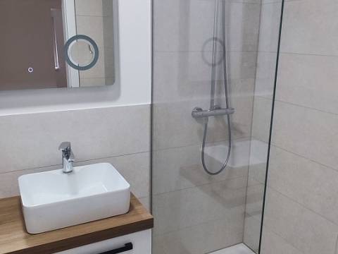 Vir,Nova zgrada sa četiri apartmana,400m do mora